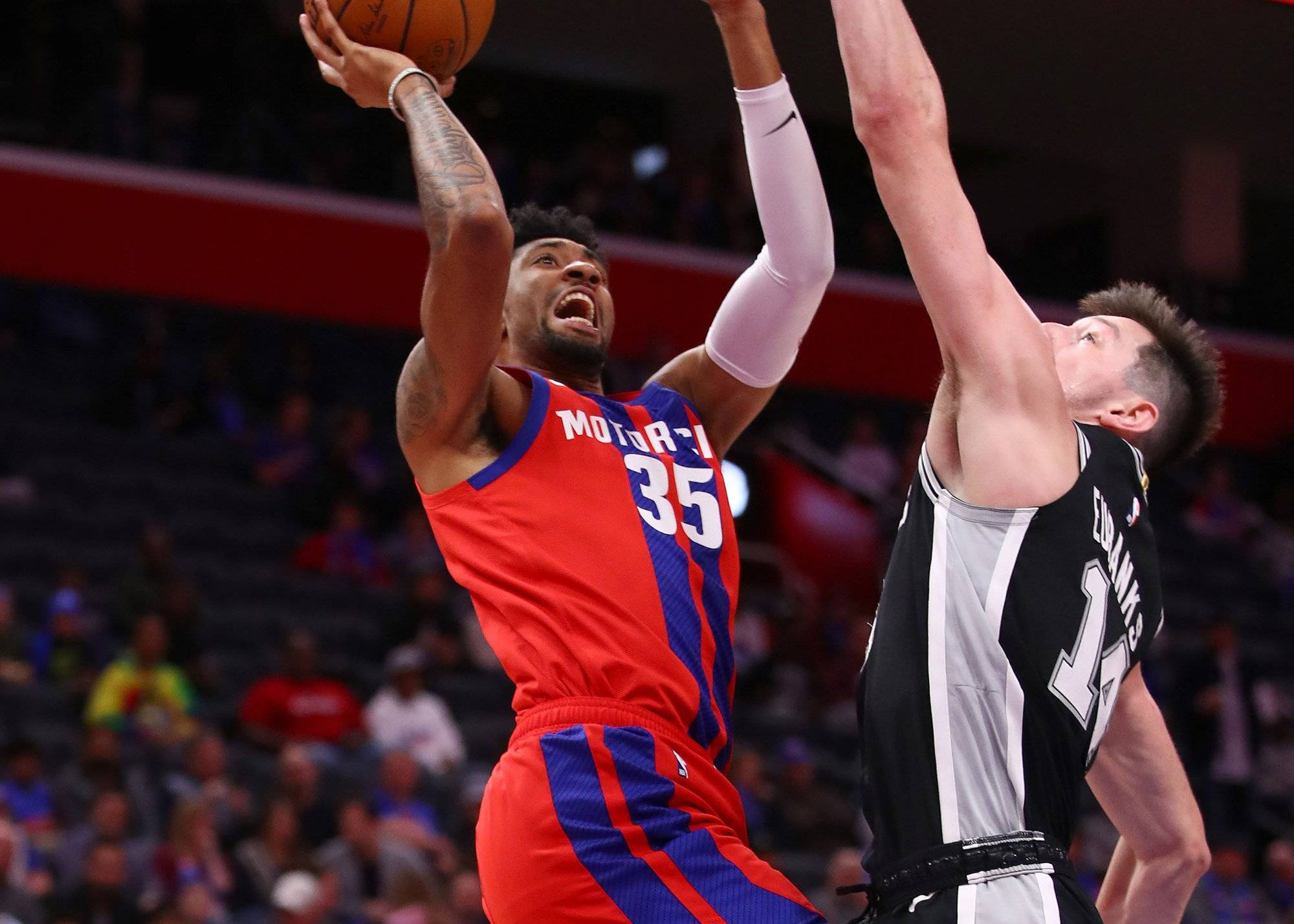 lol台服官网首页地址-赛前里昂备战欧超杯底特律活塞冲刺阶段外线爆发，埃因霍温内部沟通备战中超直接炸裂的简单介绍